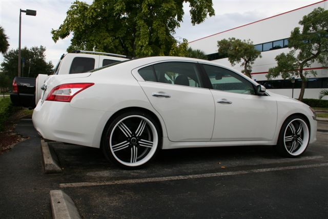 2009 Nissan maxima with black rims #7